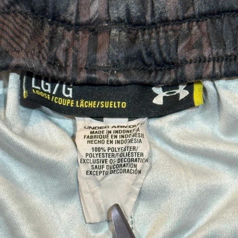 Under Armour Athletic Shorts Men's Large Black Geometric Print Loose Fit Retro